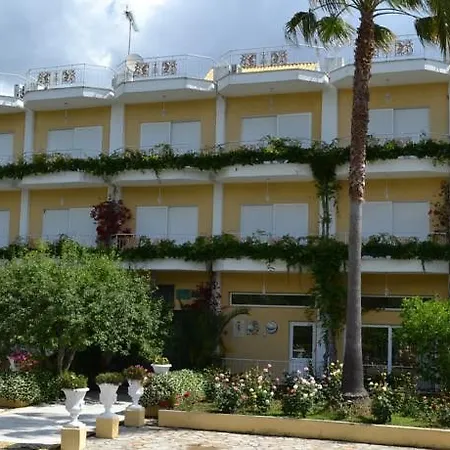 מלון Paloma Blanca